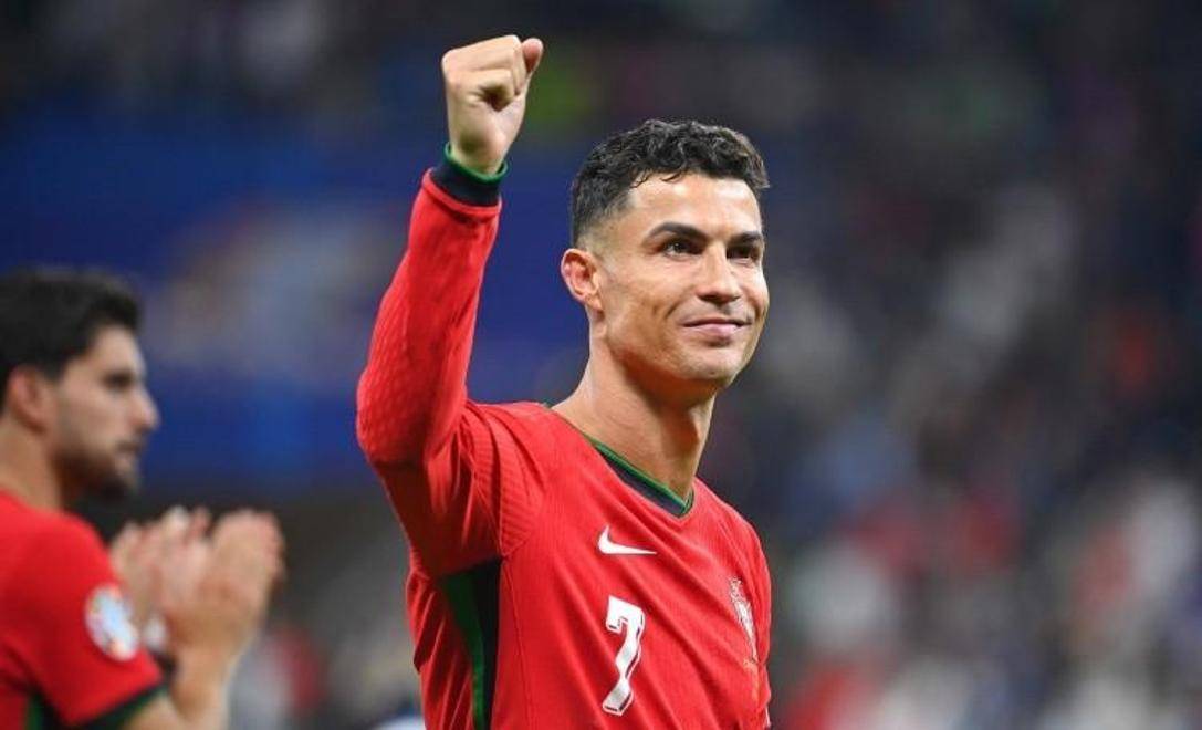 莎拉波娃巅峰对决，C罗与50激战西班牙队分钟，逆转胜负难料！