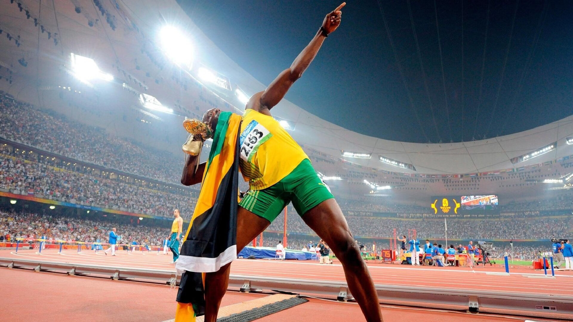 C罗巅峰对决，莱万多夫斯基30分钟激战日本队，下一轮胜负难料